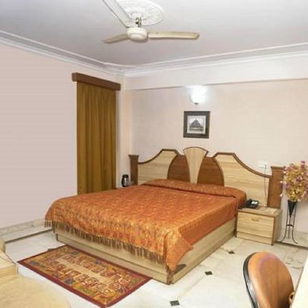 Hotel Welcome Palace Agartala Ngoại thất bức ảnh