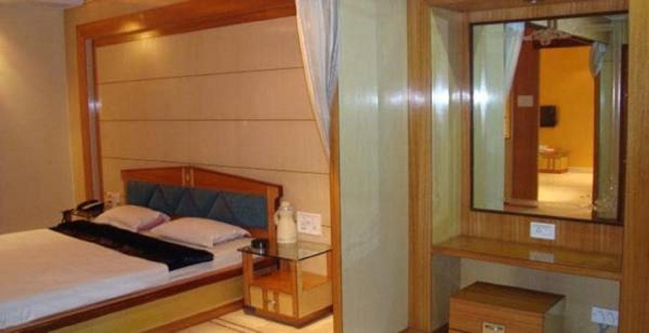 Hotel Welcome Palace Agartala Ngoại thất bức ảnh