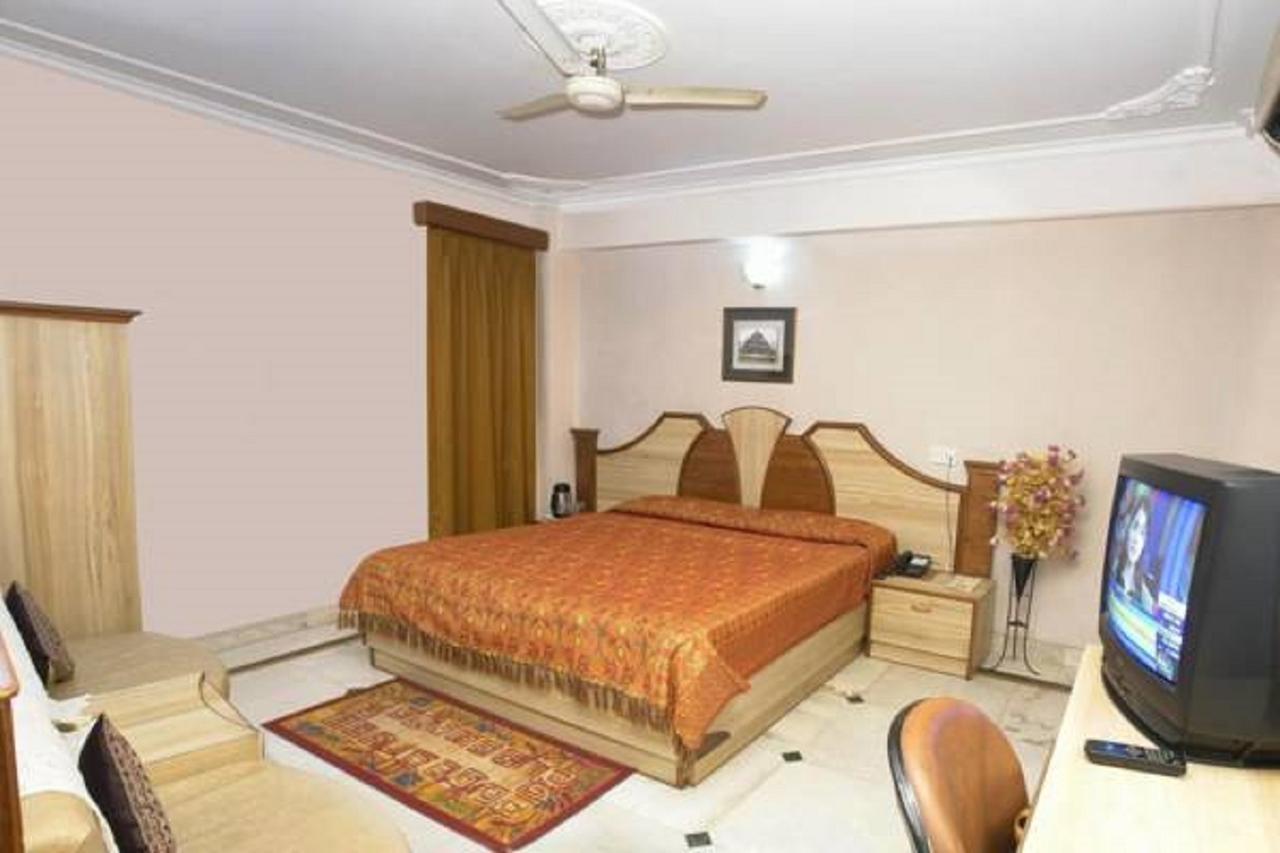 Hotel Welcome Palace Agartala Ngoại thất bức ảnh