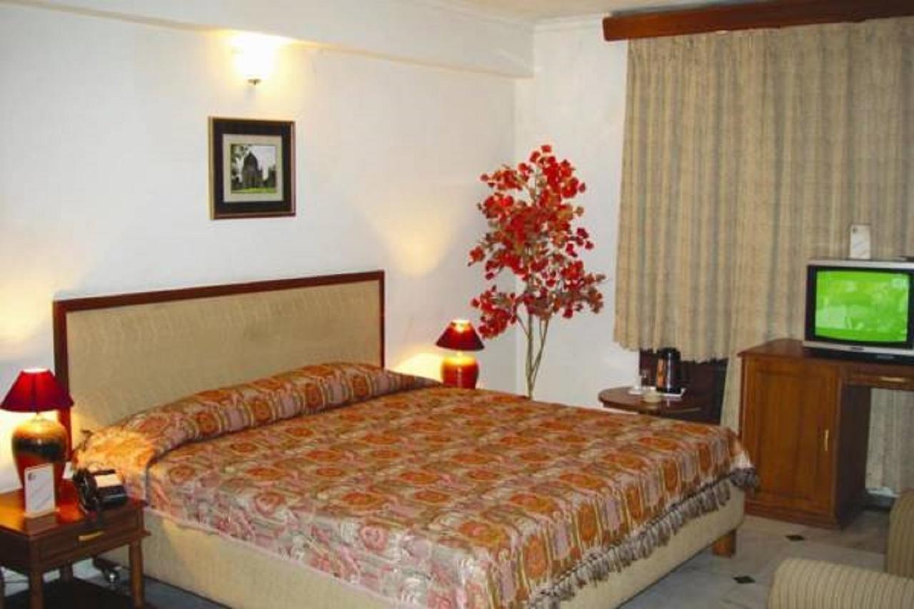 Hotel Welcome Palace Agartala Ngoại thất bức ảnh