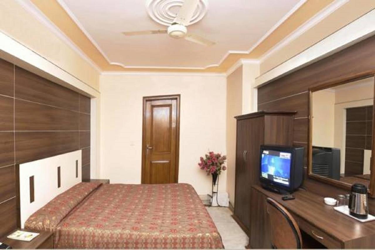 Hotel Welcome Palace Agartala Ngoại thất bức ảnh